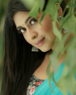 Akshita Bopaiah Instagram - Shine onn 💙 💙💙

Photographer - @camerasenthil
Makeup - @rajalakshmi_bridalmakeup
Shoot Organized by @rrajeshananda