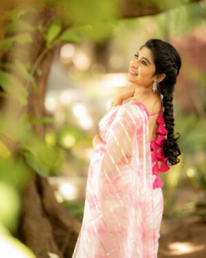 Akshita Bopaiah Instagram - 🌸🌼🌸

Costumes - @ivalinmabia
Photographer - @camerasenthil
Makeup - @priya_dharshini_makeupartist
Hair - @mani_stylist_
Location - @avmgardens
Shoot Organized by @rrajeshananda