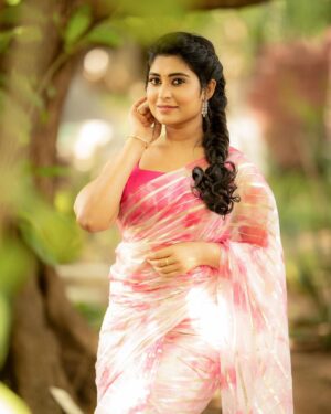 Akshita Bopaiah Instagram - 🌸🌼🌸

Costumes - @ivalinmabia
Photographer - @camerasenthil
Makeup - @priya_dharshini_makeupartist
Hair - @mani_stylist_
Location - @avmgardens
Shoot Organized by @rrajeshananda