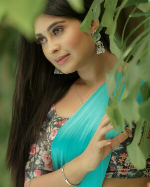 Akshita Bopaiah Instagram - Shine onn 💙 💙💙

Photographer - @camerasenthil
Makeup - @rajalakshmi_bridalmakeup
Shoot Organized by @rrajeshananda
