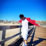 Akull Instagram - Tere ishaaro pe main udne laga I’M FLYIN 🍭🚀🪁☁️🌌🌊 #akull #akullonthebeat #akullonthebeach #udnelaga #imflyin