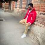 Akull Instagram - Teri gully 🛣️ humein na falli 🍑 . . #akull #akullonthebeat