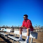 Akull Instagram - Tere ishaaro pe main udne laga I’M FLYIN 🍭🚀🪁☁️🌌🌊 #akull #akullonthebeat #akullonthebeach #udnelaga #imflyin