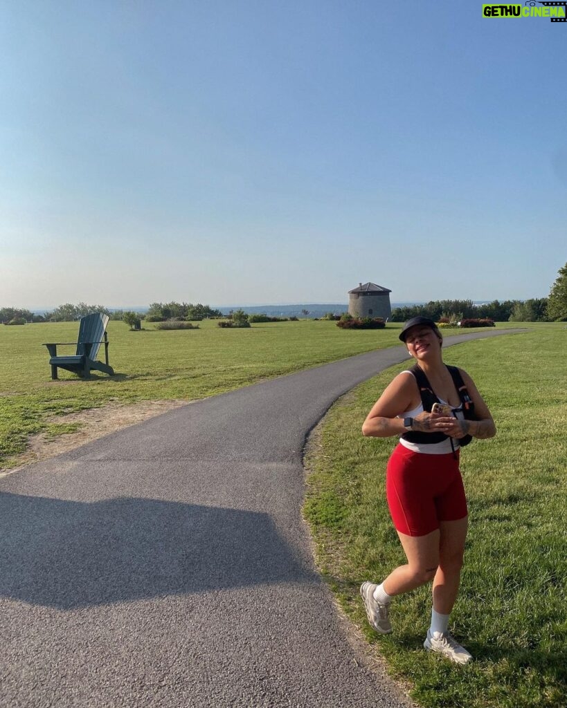 Alanis Desilets Instagram - Presqu'un DNF pour mon deuxième 10km, mais on l'a eu 🥵 Quebec, Quebec