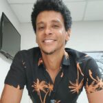 Aldri Anunciação Instagram - 🌴🧡 Iniciar bem na segunda-feira é uma forma de começar a semana com energia renovada e preparado para enfrentar os desafios que virão pela frente. Mas não precisa acreditar em fórmulas mágicas ou em autoajuda exagerada: simples mudanças no seu mindset e rotina podem fazer toda a diferença. Se você tem aquela camisa preta com coqueiros laranjas, é hora de redescobri-la e aproveitar seu look. Mas, além disso, pratique ações simples para começar a semana de maneira positiva. Faça uma lista de prioridades, planeje suas tarefas com antecedência e organize sua rotina antes da segunda-feira chegar. Isso evita imprevistos e diminui a sensação de caos durante a semana. Aproveite o final de semana para descansar e recarregar as energias. Faça atividades que te deixem feliz e relaxado, seja sozinho ou em companhia. Dedique um tempo para si mesmo e para as pessoas que você ama. Iniciar bem na segunda-feira é uma questão de foco e disciplina, sem exagerar na cobrança e se deixar levar por ideias mirabolantes. Com pequenos ajustes na sua rotina, você pode encarar a semana com determinação e entusiasmo. 🙌🌴🧡 #iniciarsemana #segundafeira #coqueiroslaranjas #camisapreta #foco #disciplina #bemestar #rotina #prioridades #planejamento.