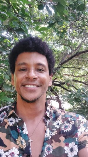 Aldri Anunciação Instagram - *Imbassaí em Salvador é destino certo para quem ama praias da Linha Verde, mas sabe o que muita gente ainda não sabe? Lá do outro lado da BR também é possível encontrar belezas naturais das cachoeiras, como a incrível Cachoeira de Dona Zilda.

* Isso mesmo, Imbassaí (90km de Salvador) é muito mais do que só praia, tem passeios incríveis para quem ama uma boa aventura na natureza. 

*Quando vier por Imbassaí, aproveite para se encantar com as cachoeiras que vão tirar seu fôlego.  Ainda procure saber com os locais o porquê do nome da Cachoeira de Dona Zilda. Uma linda história de força familiar. 

*O café  da manhã no @villagedacachoeira
é uma delícia.

*Caminhe mais. Use menos carros e ônibus.

#Imbassaí #Salvador #CachoeiraDeDonaZilda #Natureza #Turismo #Viagem #Aventura