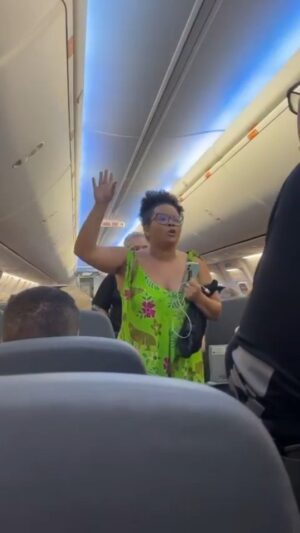 Aldri Anunciação Instagram - *GOL LINHAS AÉREAS, precisamos de uma explicação sobre a retirada de uma passageira do voo? 
*Uma Nota de Esclarecimento se faz necessária. 🤔

#voegol 
#gollinhasaereas 
#voegoloficial