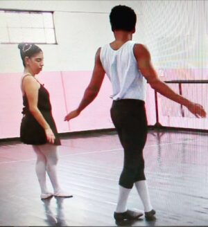 Aldri Anunciação Instagram - *DIA MUNDIAL DA DANÇA*
*Role pro lado e repare a minha desafiadora quinta posição nos pés da terceira foto. 😊

*O Dia Mundial da Dança é comemorado no dia 29 de abril. 

*Foi instituído pelo "Comitê Internacional da Dança" da UNESCO (Organização das Nações Unidas para a Educação, Ciência e Cultura) no ano de 1982.

*Vc acompanha esses passos de dança neste final de semana no @programaconexaobahia  na tela da @tvbahiaoficial.

#dança
#diamundialdadança
#ballet
#quintaposição

Obs: Na foto com as queridas @daniiielaguedes e Profa. Venécia.

Foto tirada pela @ebatecabrotas_horto