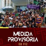 Aldri Anunciação Instagram - FOMOS INDICADOS! *Assim meu colega-amigo de mesa de roteiro @elisiolopesjr começou seu post hoje. E isso diz muito sobre o poder do coletivo, né, Liu? *Num turbilhão de emoções, o cinema brasileiro nos presenteia com uma notícia que enche nossos corações de alegria e esperança. *O filme "Medida Provisória" baseado na peça que escrevi "Namíbia, não", é uma verdadeira experiência cinematográfica que pertence a duas empresas pretas e ainda conta com uma equipe majoritariamente negra. *Considerando o contexto social brasileiro (que não é moleza!) alcançamos um feito extraordinário: fomos a segunda maior bilheteria do cinema brasileiro em 2022. *E agora, pra coroar essa trajetória de sucesso, o filme recebe o maior número de indicações no Grande Prêmio do Cinema Brasileiro, na edição de 2023: 15 indicações! *Na (primeira) foto, podemos ver com orgulho e gratidão apenas os meus colegas da mesa de roteiro (Lusa Silvestre tinha ido ao banheiro 😂😂). São aqueles que roteirizaram a versão cinematográfica do livro que escrevi, "Namíbia, não". *As 15 indicações que esse filme excepcional recebeu são reflexo do trabalho coletivo e dedicado de cada pessoa envolvida. Desde o diretor visionário até as equipes técnicas incansáveis e os atores e atrizes talentosos, todos mergulharam de cabeça na narrativa, dando o seu melhor em cada linha do roteiro. E mesmo tratando de um tema duro, abordado de forma distópica e bem humorada, eles entregaram toda a energia e paixão em cada cena. *Agradeço imensamente aos profissionais do setor audiovisual e à Academia Brasileira de Cinema e Artes Audiovisuais pois cada uma dessas indicações já é um grande prêmio para todos os envolvidos nessa jornada de amor pelo cinema. Que viva o cinema brasileiro, que viva o cinema negro, quebrando barreiras, encantando plateias e contando histórias poderosas que ressoam em nossos corações. #CinemaNegroBrasileiro #NamibiaNãoFilme #GrandePremioCinemaBrasileiro #Indicações2023 #OrgulhoDoCinemaNacional #DiversidadeNoAudiovisual #SucessoNasTelonas #TeatroBaiano #EquipeTalentosa #AmorPeloCine Salvador, Bahia, Brasil - SSA