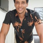 Aldri Anunciação Instagram - 🌴🧡 Iniciar bem na segunda-feira é uma forma de começar a semana com energia renovada e preparado para enfrentar os desafios que virão pela frente. Mas não precisa acreditar em fórmulas mágicas ou em autoajuda exagerada: simples mudanças no seu mindset e rotina podem fazer toda a diferença. Se você tem aquela camisa preta com coqueiros laranjas, é hora de redescobri-la e aproveitar seu look. Mas, além disso, pratique ações simples para começar a semana de maneira positiva. Faça uma lista de prioridades, planeje suas tarefas com antecedência e organize sua rotina antes da segunda-feira chegar. Isso evita imprevistos e diminui a sensação de caos durante a semana. Aproveite o final de semana para descansar e recarregar as energias. Faça atividades que te deixem feliz e relaxado, seja sozinho ou em companhia. Dedique um tempo para si mesmo e para as pessoas que você ama. Iniciar bem na segunda-feira é uma questão de foco e disciplina, sem exagerar na cobrança e se deixar levar por ideias mirabolantes. Com pequenos ajustes na sua rotina, você pode encarar a semana com determinação e entusiasmo. 🙌🌴🧡 #iniciarsemana #segundafeira #coqueiroslaranjas #camisapreta #foco #disciplina #bemestar #rotina #prioridades #planejamento.