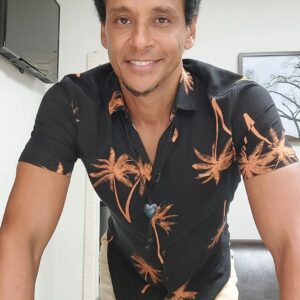 Aldri Anunciação Instagram - 🌴🧡 Iniciar bem na segunda-feira é uma forma de começar a semana com energia renovada e preparado para enfrentar os desafios que virão pela frente. Mas não precisa acreditar em fórmulas mágicas ou em autoajuda exagerada: simples mudanças no seu mindset e rotina podem fazer toda a diferença.

Se você tem aquela camisa preta com coqueiros laranjas, é hora de redescobri-la e aproveitar seu look. Mas, além disso, pratique ações simples para começar a semana de maneira positiva. Faça uma lista de prioridades, planeje suas tarefas com antecedência e organize sua rotina antes da segunda-feira chegar. Isso evita imprevistos e diminui a sensação de caos durante a semana.

Aproveite o final de semana para descansar e recarregar as energias. Faça atividades que te deixem feliz e relaxado, seja sozinho ou em companhia. Dedique um tempo para si mesmo e para as pessoas que você ama.

Iniciar bem na segunda-feira é uma questão de foco e disciplina, sem exagerar na cobrança e se deixar levar por ideias mirabolantes. Com pequenos ajustes na sua rotina, você pode encarar a semana com determinação e entusiasmo. 🙌🌴🧡 #iniciarsemana #segundafeira #coqueiroslaranjas #camisapreta #foco #disciplina #bemestar #rotina #prioridades #planejamento.