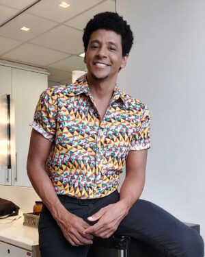 Aldri Anunciação Instagram - ✨🖤 Celebrando o mês da consciência negra com muito orgulho e estilo! 

*Hoje estou usando o look da Kekambas para esse mês tão importante de reflexão sobre nossa identidade. 

*Curtiram esse visual poderoso e cheio de significado? Vamos juntos celebrar e valorizar a nossa cultura e história! 🙌🏾✊🏾

 #MêsDaConsciênciaNegra #PoderNegro #Kekambas #CulturaNegra #Identidade #OrgulhoNegro #nofilter #melaninaacentuada #aldrianunciação