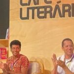 Aldri Anunciação Instagram – 📚💡 Como foi o Bate-Papo na Bienal do Livro? 💫🌍

*Quero dividir com vocês um trechinho inspirador do nosso incrível encontro sobre literatura na Bienal! Tivemos a oportunidade de refletir sobre o poder transformador que a literatura possui nas nossas vidas e na sociedade como um todo.

*A literatura, sendo distópica ou não, desempenha um papel fundamental ao abrir nossos olhos para realidades alternativas e questionar o mundo em que vivemos. 

*Quando me dedico a criar histórias de ficção, especialmente distópicas, busco despertar o senso crítico em cada leitor(a) e mostrar como é crucial lutar por uma sociedade mais justa. Acredito que, ao explorar universos distópicos, conseguimos ampliar nossa perspectiva sobre os problemas atuais e, de certa forma, nos tornamos mais conscientes do que está em jogo.

*Meu novo livro ficcional intitulado “Pretamorphosis: Biografia Não Autorizada de um Ex-Branco” (que será lançado em 06 de outubro em Salvador pela Editora Malê) navega por  esse estilo com uma jornada de aventura e mistério pela qual passa a personagem Gregório.

*É um prazer compartilhar aqui uma pílula de como foi  essa conversa  literária na Bienal do Livro Rio com figuras como Itamar Vieira Junior e Micheliny Verunschky.

🌟📖 Não deixem de conferir meus textos e histórias cheias de imaginação e crítica, que buscam despertar em cada um de nós a vontade de fazer a diferença e construir uma realidade melhor. ✨🌍

OBS: Áudio está  baixo. Ideal ler a legenda.

#literatura #ficção #distopia #leitura #escrita #transformação #sociedade #despertardossonhos #consciência #possibilidades #sensoCrítico #juntosPodemosMais #mudança #umMundomelhor Rio De Janeiro Cidade Maravilhhosa