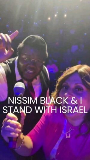 Aleeza Ben Shalom Instagram - Thank you Long Island for making my night in your city with @nissimofficial so incredible!

#westandwithisrael #freethehostages
#jewish #jewishdating #jewishmatchmaking #judaism #israel #iloveisrael