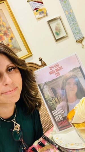 Aleeza Ben Shalom Instagram - Thanksgiving wishes 🍂
May our hostages be released, May they get the treatment that they need, and May they be reunited with their family.
May we all be divinely guided, guarded, and protected. 
#amen #freethehostages #bringthemhome #israel #jewish #freedom