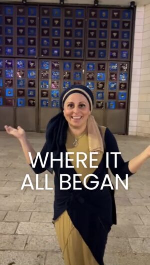 Aleeza Ben Shalom Instagram - The spot where it all began!
Loved hosting this amazing Challah bake at the Great Synagogue in Jerusalem this past week.
We gatherer in unity and prayer for divine protection for our brave soldiers and fervently praying for the safe release of hostages. 🙏🕊️
@jerusalemgreatsynagogue 
#amen #prayer #challahbake #unity.#amyisraelchai