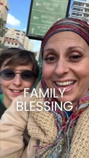 Aleeza Ben Shalom Instagram - 💖 Sending blessings your way! May your family be happy and healthy and have the ability to spend time with family TODAY. 👨👩👧👦🌟 
#Amen