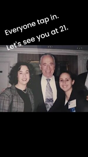 Aleeza Ben Shalom Instagram - Everyone tap in! Here's me, Lisa Caplan 😅 at 21with former Israeli Prime Minister, Shimon Perez and Mindy Stoulis! Even back then, I was involved with changing the world and was the student chairperson on the @ujafedny @ujacampus! @thejewishchronicle

#seeyouat21 #everyonetapin #tapin
#shimonperez #thejewishchronicle #uja #memories #collegelife📚