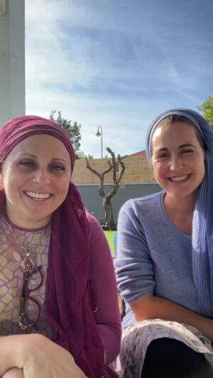 Aleeza Ben Shalom Instagram - Chatting with Nina of @yoninamusic about war and music and life in Israel during these times. ♥️

Send hearts and love while her husband is at war.