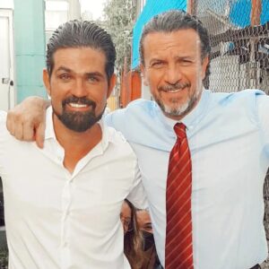 Alejandro Ávila Instagram - El tiempo pasa y seguimos: 

Seguimos VIVOS,  recordando, admirando. 
Seguimos LOCOS enamorando,  creando.
Y Seguimos fuertes en la convicción de llevarles a sus corazones historias de amor , historias de ayer y de hoy, con las ganas de ser y de estar por SIEMPRE juntos.

Gracias por tu TALENTO y AMISTAD mi adorado @ferdinandoval  tq 😘