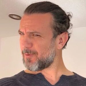Alejandro Ávila Instagram - Deja que la vida te sorprenda! (como a mi la fotografa jeje)  @gordimarti 🤩 bonito día! 🌞