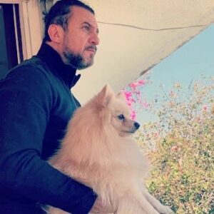 Alejandro Ávila Instagram - Quien no comprende una mirada  tampoco comprenderá una larga explicación. 

  Proverbio Árabe. 

#coco🐺 #miradas #lifequotes photo by @gordimarti 🤩
