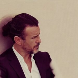 Alejandro Ávila Instagram - "EQUILIBRIO" Grande pero no agrandado, humilde pero no sumiso.

#balance #equilibrio #actor
