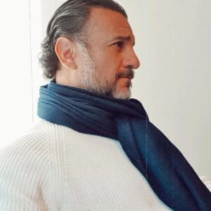 Alejandro Ávila Instagram - Escribe con tus acciones,  la historia con la que quieras ser recordad@! #perfiles 

Write with your actions, the history you want to be remembered with! #happy #smile #profile