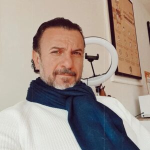 Alejandro Ávila Instagram - Escribe con tus acciones,  la historia con la que quieras ser recordad@! #perfiles 

Write with your actions, the history you want to be remembered with! #happy #smile #profile