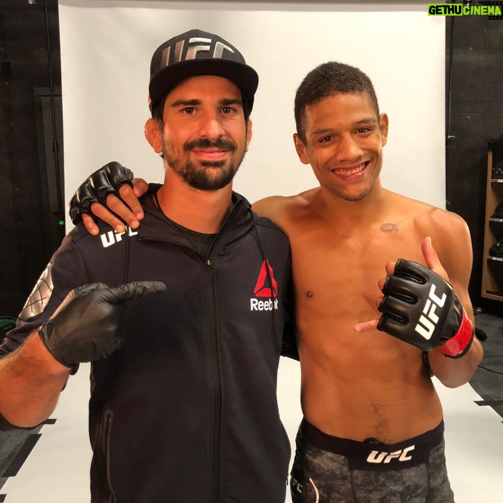 Alex Caceres Instagram - Always an experience! I would like to say thank you @enricococcobjj for helping bring back full circle ⭕ as well as the @ufc #ufc it’s always a pleasure, shout-out to @ufccutman for hooking up the wraps as always excellent work, and I’d like to thank my opponent @austinspringermma for stepping in on short notice #respect I know how hard that can be, one love sir and last but not least all my friends family and fans for all the love and support. Let’s do it again! #alexcaceres #vegan #plantpowered #mma #ufc #vegas #life