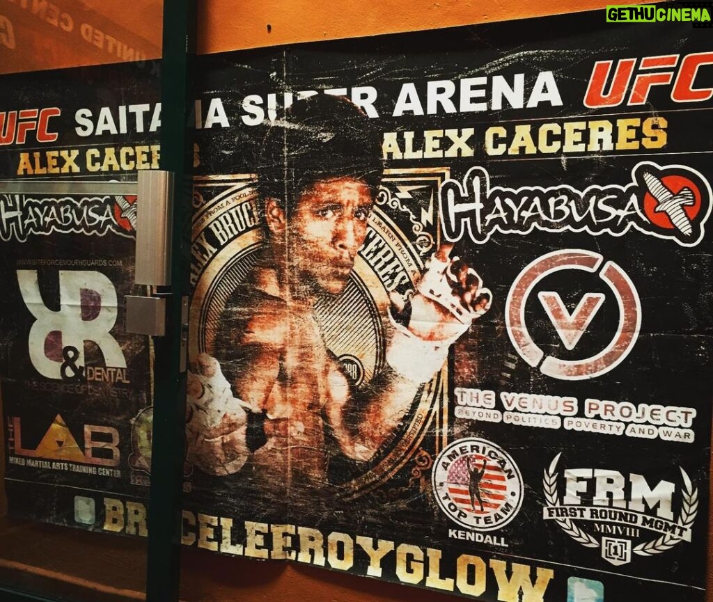 Alex Caceres Instagram - Back when we had banners. #tbthursday #tbt #vegan #ufc #familymartialarts #fighting #mma #bruceleeroy #bruceleeroyglow