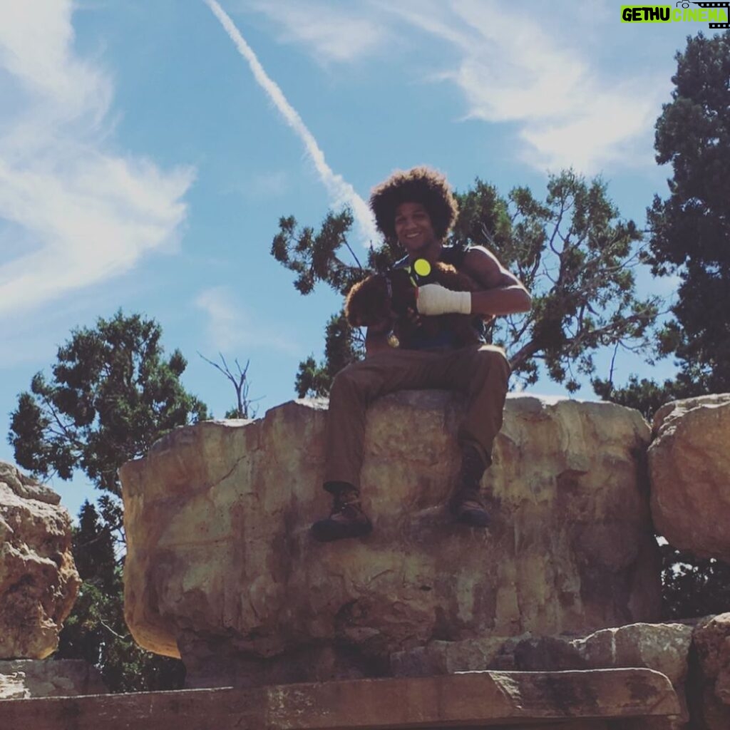 Alex Caceres Instagram - Showing rusty the #grandcanyon #intheshadowofthevalley