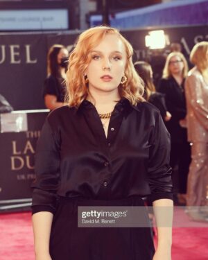Alexa Davies Instagram - ✨The Last Duel UK Premiere ✨ 

you’re on another level @jodiemcomer 🙌🏻 

Styled by @ellagaskellstylist 
Wearing  @serenabutelondon @tillysveaas @alighieri_jewellery @jimmychoo 

Make up 👀 @ctilburymakeup 💋 @vievemuse 👩🏻‍🦰 @kevynaucoin 

Thank you so much @20thcenturyuk & @runraggeduk for having us 💕