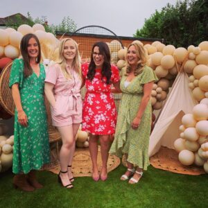 Alexa Davies Instagram - Time moves so quickly down south that when you go back up north, some of your friends are already mothers and others are about to be. I love my girls so much 💕