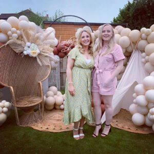 Alexa Davies Instagram - Time moves so quickly down south that when you go back up north, some of your friends are already mothers and others are about to be. I love my girls so much 💕
