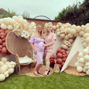 Alexa Davies Instagram - Time moves so quickly down south that when you go back up north, some of your friends are already mothers and others are about to be. I love my girls so much 💕