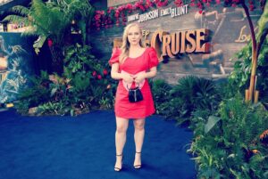 Alexa Davies Instagram - Thank you so much to the @runraggeduk team for last night! #JungleCruise is really bloody good. 🐆🌳🏹. Styling by the brilliant @harrietbyczok