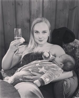 Alexa Davies Instagram - My oldest, dearest friend in the world got married and this is all the coverage I got. Yes I will hold your babies while you relax, I’m an auntie in training.