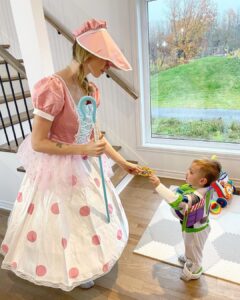 Alexandra Giroux Instagram - Trick or Treat 🍬👻! Happy Halloween 🎃 #kids #halloween #halloweencostume #family #familyreunion 🧡