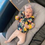 Alexandra Giroux Instagram - 5 mois pour ma petite Athéna 💖 (j’ai bien de la misère à faire des « set-up cute »pour les photos, mais c’est pas grave. L’important c’est qu’on ait un souvenir de tes 5 mois 💕). Ps. C’est la première fois que je publie une photo à la bonne date de l’événement 😂! Sainte-Anne-des-Plaines, Quebec