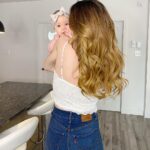 Alexandra Giroux Instagram - Ma petite puce a 4 mois (et 12 jours), c’est fou comme ça passe vite (trop même). J’aimerais arrêter le temps pour rester avec toi et ton frère tout le temps, mais je vais devoir retourner travailler 😭! Je t’aime princesse 👸 merci d’être ce que tu es ❤️🌸 Sainte-Anne-des-Plaines, Quebec
