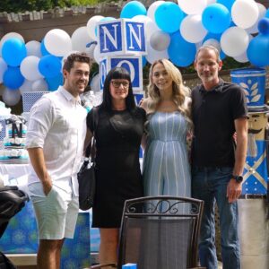 Alexandra Giroux Instagram - 1 semaine plus tard je partage enfin quelques photos du Shower pour Noah! 
C’était vraiment une journée magique! Le clou du spectacle est quand j’ai vu ma mère et Papa Pierre arrivés alors qu’ils n’étaient pas censés venir! 
Je tiens à remercier @cynthiaducharme, @valeriemaltais97 et Ma belle-mère Lyne Bergeron (qui n’a pas Instagram) pour l’organisation de mon shower et d’avoir rendu cette journée mémorable ❤️ Ps. Je me trouve superbe sur mes photos de shower haha #girlempowerment