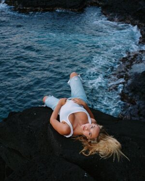 Alexis Ren Instagram - I love you earth. Thank you for letting us be here x