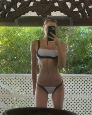 Alexis Ren Instagram - 🏝☀️✨👼🏼🕊