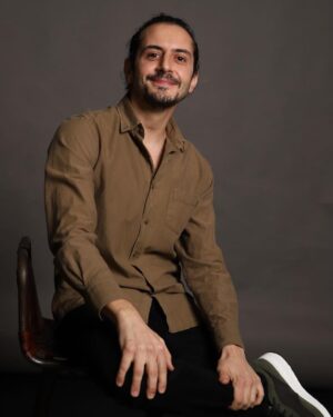Ali Barkın Instagram - Mutlu pazarlar... 📷 @emelbayramworks @duygubasaraajans #photosession #headshot