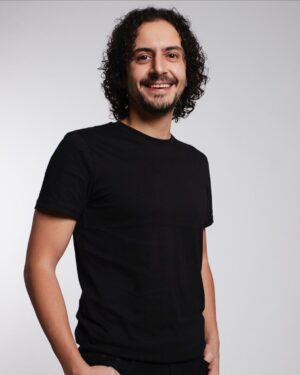 Ali Barkın Instagram - 📷 @emelbayramworks #photosession #headshot @duygubasaraajans