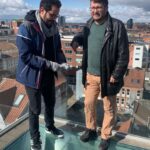 Ali Barkın Instagram - Ekip Aarhus’da… 🇩🇰 @ezgiesmakurklu @alisahinsinema #hakikatfilmi Aarhus, Denmark