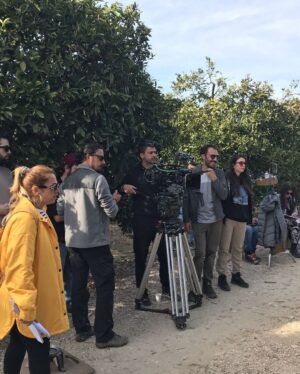 Ali Düşenkalkar Instagram - Atom Film “Ceylin”  Adana serüvenim.  @saricamehmet  @nurcihantemur  @tufansimsekcan  @ozansihay  @denizavsin.byk (Ceylin)  Ve bahçede çalışan dostlar.  @atom.film