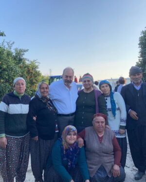 Ali Düşenkalkar Instagram - Atom Film “Ceylin”  Adana serüvenim.  @saricamehmet  @nurcihantemur  @tufansimsekcan  @ozansihay  @denizavsin.byk (Ceylin)  Ve bahçede çalışan dostlar.  @atom.film