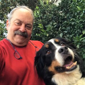 Ali Düşenkalkar Instagram - ROBİN  Evimizin, hepimizin dostu. Fotoğraf çektirmeyi pek sevmez,şımarıktır ancak ödül verirseniz sabreder.  Dosttur. Halinizi , halet-i  ruhuyetinizi anlar. Hastaysanız ayaklarınızın dibinden ayrılmaz. Robin. 4/10/2021